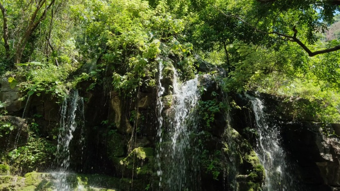 假山流水瀑布泉水小溪