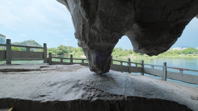 广西桂林自然风光风景伏波山试剑石