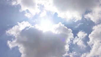 蓝天白云午时的太阳阳光天气延时摄影视频素材