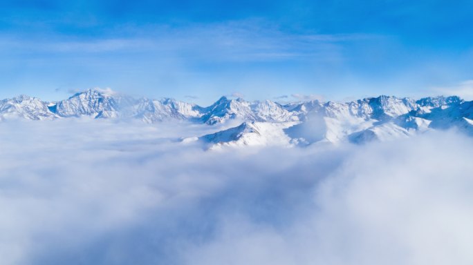 蓝天雪山云海延时航拍风景