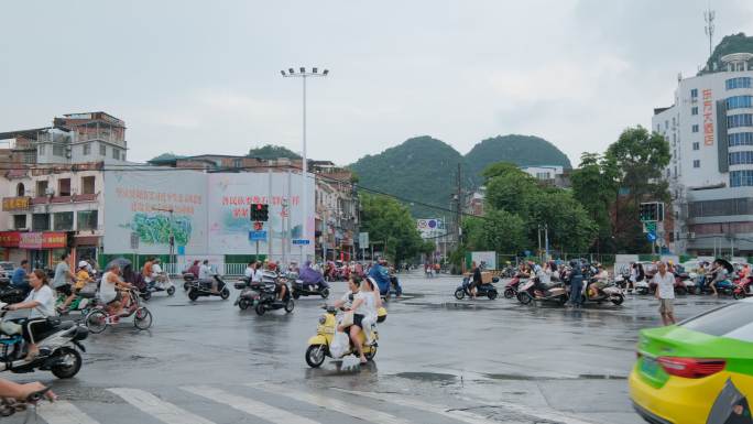 广西柳州街头电单车大军