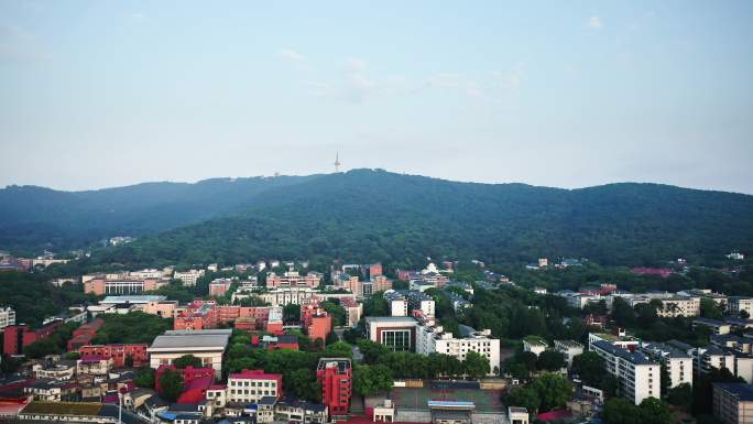 岳麓山下大学城