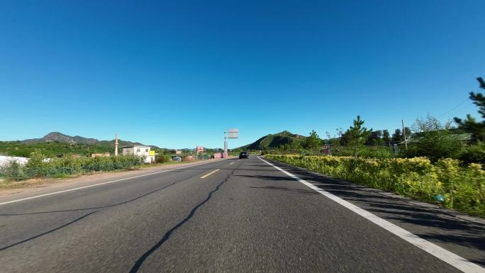 开车视角行驶在公路上  沿途风景