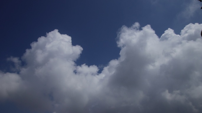 威海城市上空的蓝天白云延时