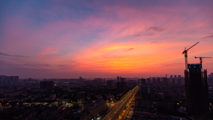 城市地平线天亮日出朝霞朝阳城市剪影延时