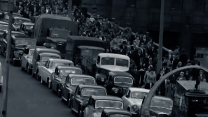 50年代伦敦桥人群拥挤
