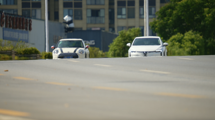 4K夏日高温天气道路车流升格空镜