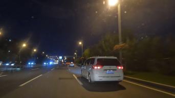 夜晚汽车第一视角驾驶路跑公路视频素材