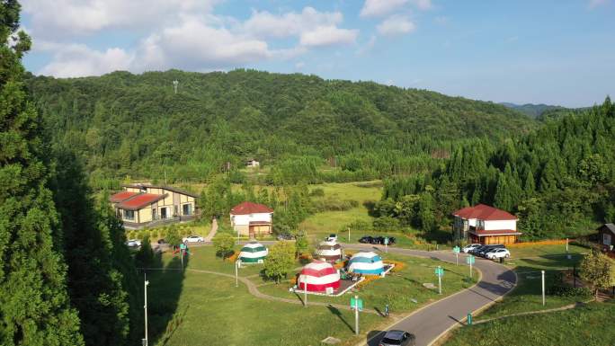 航拍重庆石柱冷水风谷休闲渡假营地风光