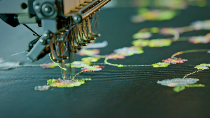 纺织机绣刺绣车间生产线参观考察