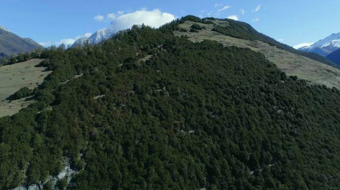 航拍四姑娘山从谷底飞越山峰