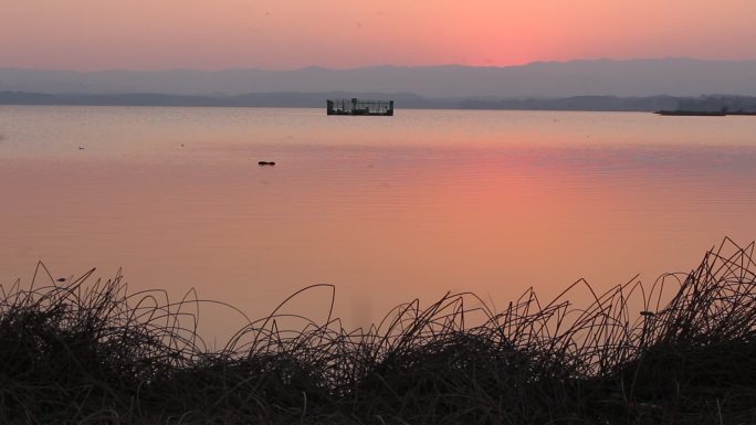 湖中傍晚