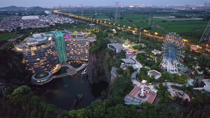 上海佘山世茂洲际酒店上海世茂深坑秘境夜景