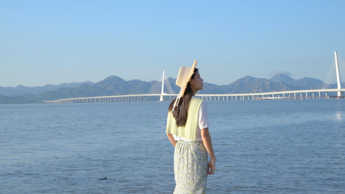 4k深圳湾公园海边的少女