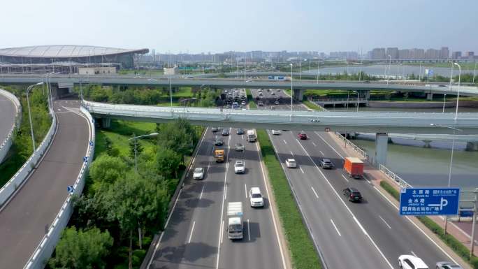 青岛环湾大道公路车流航拍