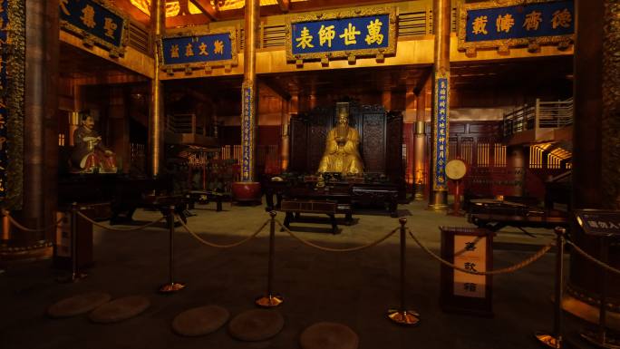 广西柳州文庙大成殿孔子雕像