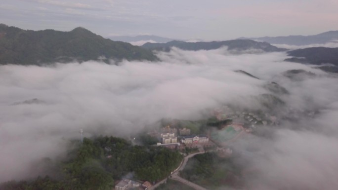 航拍海南省热带雨林五指山云海