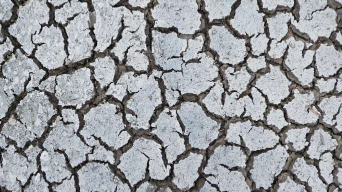 干旱缺水土地裂缝空镜素材