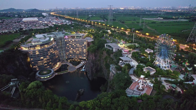 上海佘山世茂洲际酒店上海世茂深坑秘境夜景