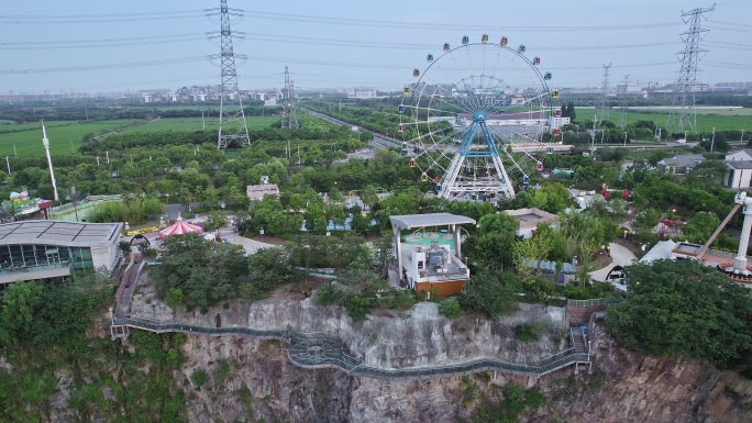 航拍上海世茂深坑秘境游乐场全景