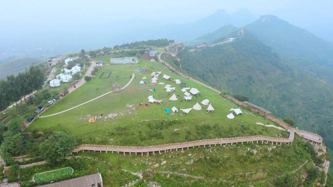 航拍山东省临沂岱崮旅游区露营风景