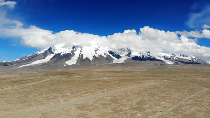 4K航拍新疆帕米尔高原慕士塔格峰