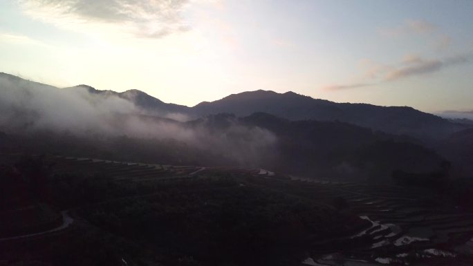 航拍海南省热带雨林五指山梯田