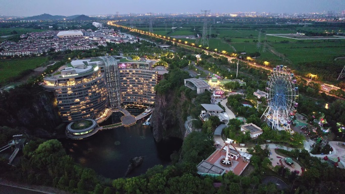 上海佘山世茂洲际酒店上海世茂深坑秘境夜景