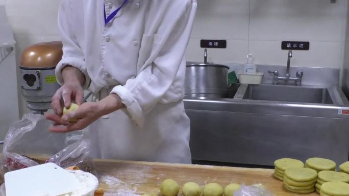 山西小吃糖心油酥饼制作实拍