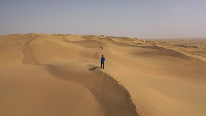 原创 航拍新疆塔克拉玛干沙漠自然风光