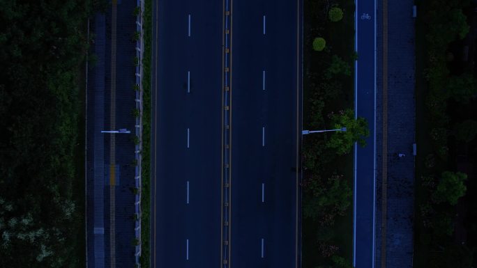 龙岗银荷路夜晚交通车流1/3