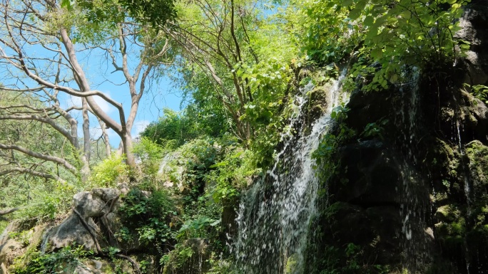 假山流水瀑布泉水小溪高山流水