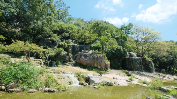 假山流水瀑布泉水小溪高山流水