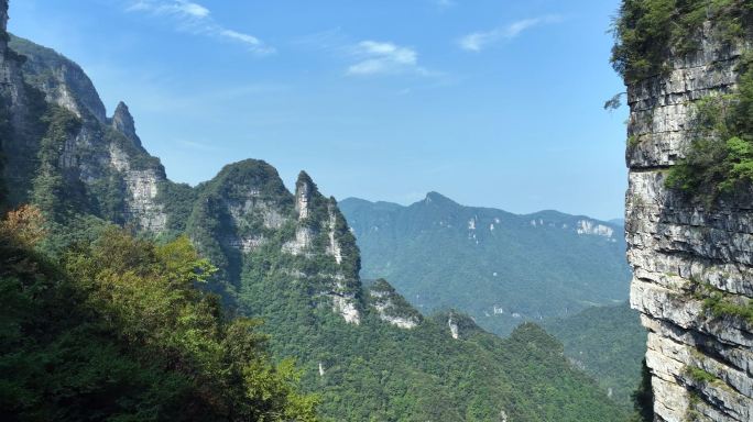 大山 峡谷 万年沉积岩