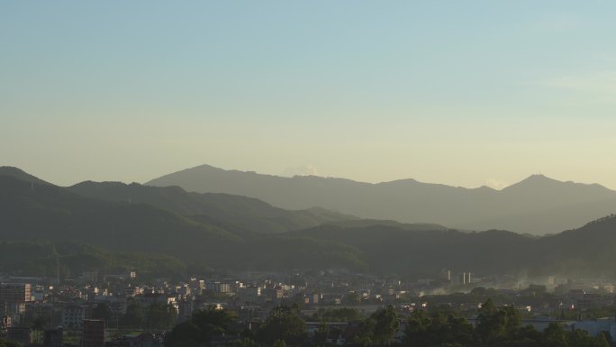 傍晚乡村山里小镇烟雾山天空云黄昏烟火气息