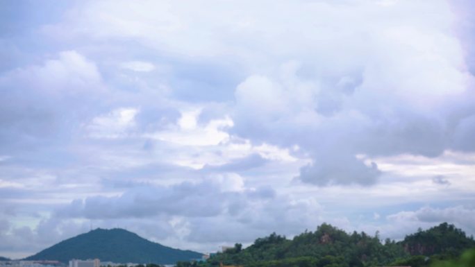 乌云忙着赶集，一场暴雨即将到来