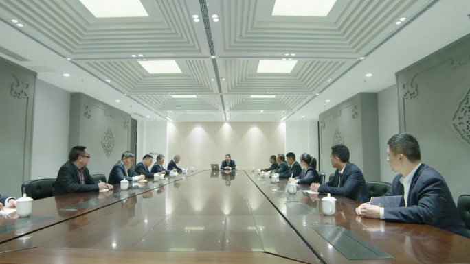 商务团队会议室开会