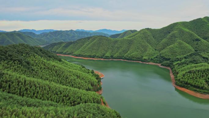 航拍安吉绿水青山