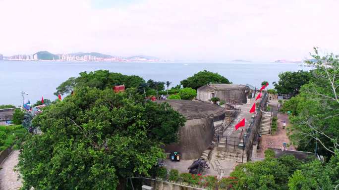 航拍厦门胡里山炮台厦大白城双子塔