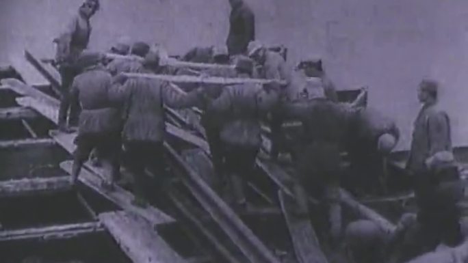 40年代红军架桥大部队通行