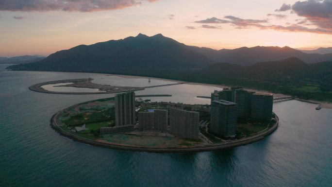 航拍海南万宁日月湾海边建筑群