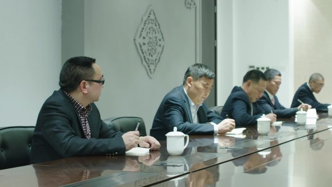 会议室开会洽谈商务谈判高层会议