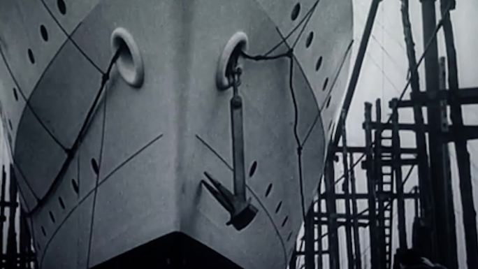 30年代造船厂轮船下水