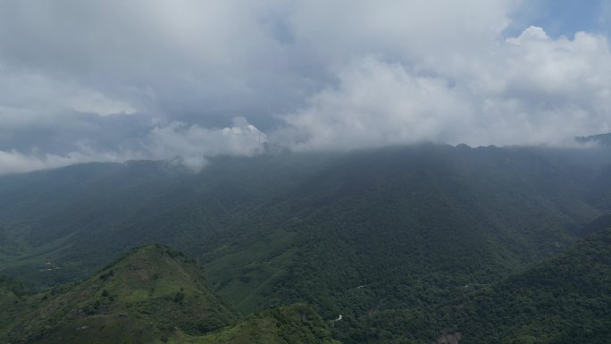 4K航拍大明山汉江欢乐谷山顶风光