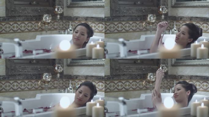 美女洗澡沐浴