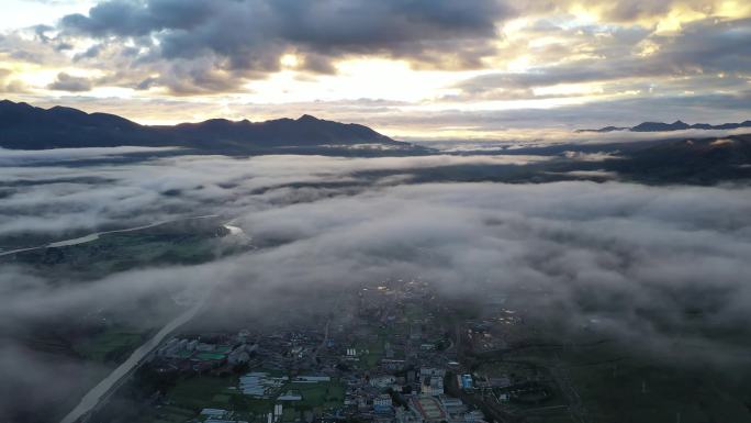 航拍稻城县城平流雾日出朝霞云海