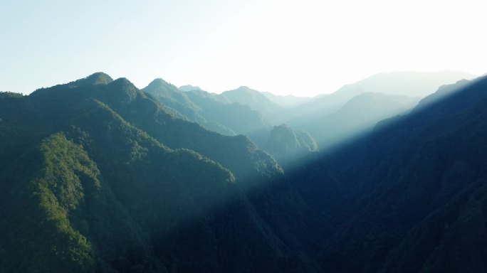 航拍大山 寺庙