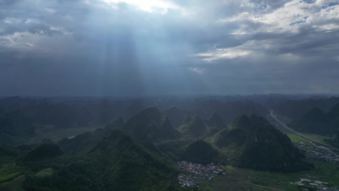 航拍广西南宁马山风光