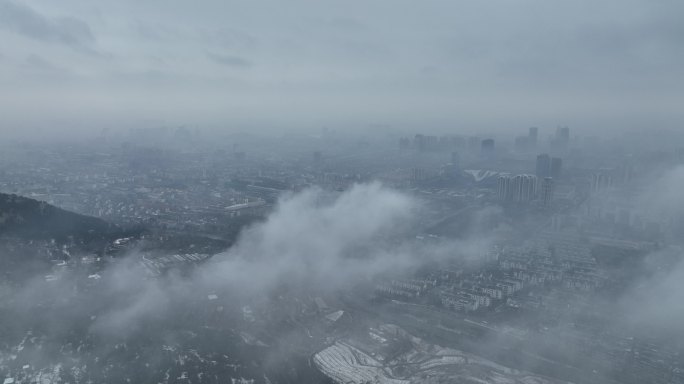 山脚小县城城市阴天阴霾乌云小雪4K航拍