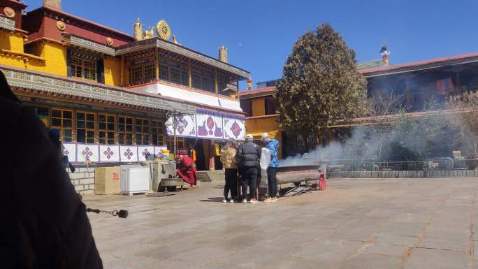 西藏拉萨扎基寺内建筑风光